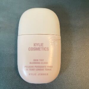 Kylie Cosmetics Skin Tint Blurring Elixir - 10W